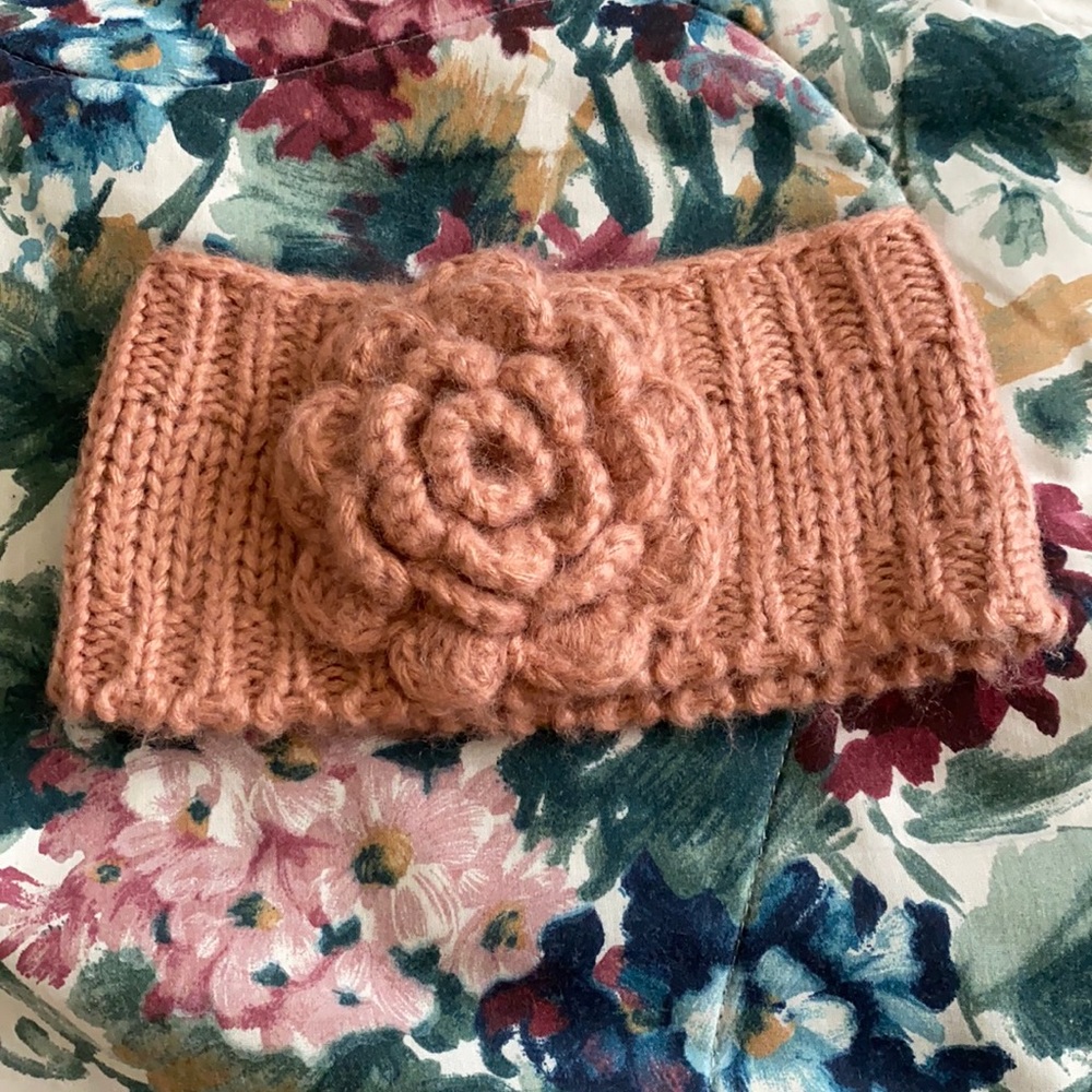 Forever 21 Cold Weather Flower Hair Accessory